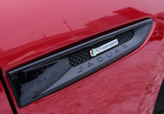 Подержанный автомобиль Jaguar F-Pace 2017 года (24 фото)