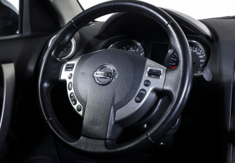 Подержанный автомобиль Nissan Qashqai 2010 года (13 фото)