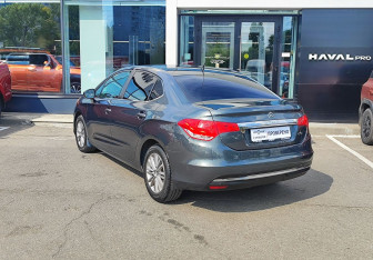 Подержанный автомобиль Citroen C4 Sedan 2015 года (7 фото)