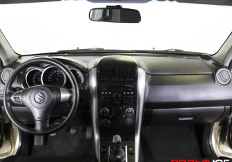 Подержанный автомобиль Suzuki Grand Vitara 2008 года (12 фото)