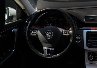 Подержанный автомобиль Volkswagen Passat Sedan 2011 года (11 фото)