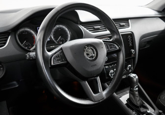 Подержанный автомобиль Skoda Octavia Liftback 2019 года (13 фото)