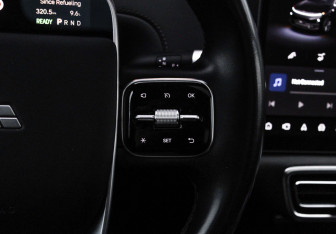 Подержанный автомобиль LiXiang L9 2024 года (31 фото)