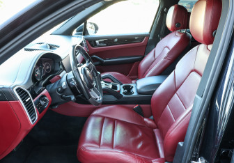 Подержанный автомобиль Porsche Cayenne 2020 года (16 фото)