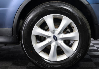 Подержанный автомобиль Subaru Tribeca 2005 года (21 фото)