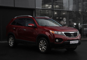 Подержанный автомобиль Kia Sorento 2010 года (3 фото)