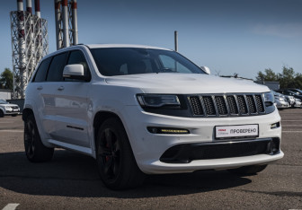 Подержанный автомобиль Jeep Grand Cherokee 2016 года (4 фото)