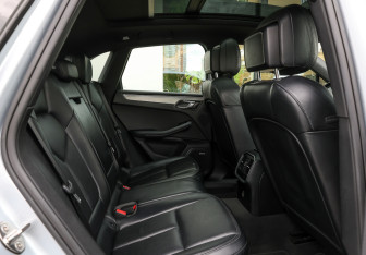 Подержанный автомобиль Porsche Macan 2017 года (11 фото)