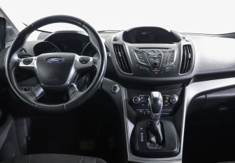 Подержанный автомобиль Ford Kuga 2013 года (8 фото)