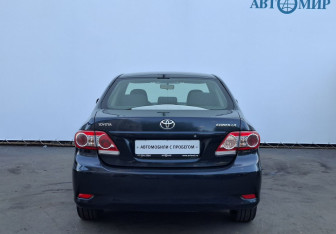 Подержанный автомобиль Toyota Corolla Sedan 2012 года (6 фото)
