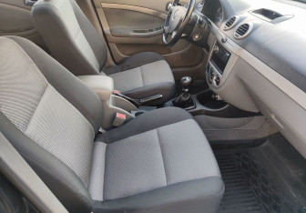 Подержанный автомобиль Chevrolet Lacetti Wagon 2012 года (9 фото)
