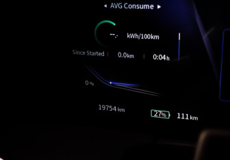 Подержанный автомобиль Hongqi E-HS9 2021 года (11 фото)