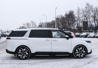 Подержанный автомобиль Kia Carnival 2020 года (4 фото)