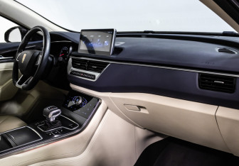 Подержанный автомобиль Hongqi H5 2022 года (11 фото)