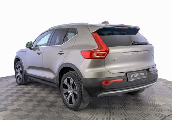 Подержанный автомобиль Volvo XC40 2021 года (7 фото)