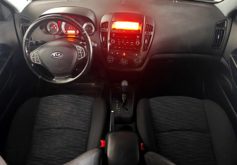 Подержанный автомобиль Kia Ceed Hatchback 2007 года (11 фото)