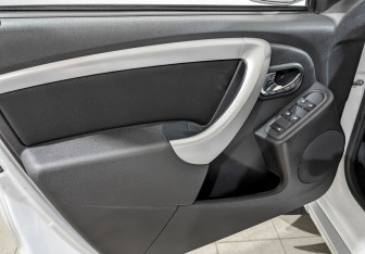 Подержанный автомобиль Nissan Terrano 2020 года (19 фото)