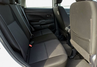 Подержанный автомобиль Mitsubishi ASX 2012 года (20 фото)