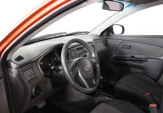 Подержанный автомобиль Kia Rio Hatchback 2010 года (5 фото)