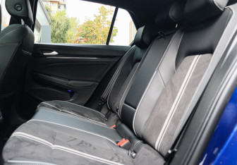 Подержанный автомобиль Volkswagen Golf Hatchback 2021 года (8 фото)