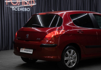 Подержанный автомобиль Peugeot 308 Hatchback 2011 года (21 фото)