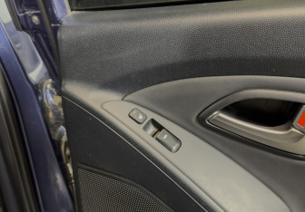 Подержанный автомобиль Hyundai ix35 2010 года (19 фото)