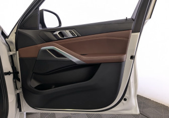 Подержанный автомобиль BMW X6 2022 года (25 фото)