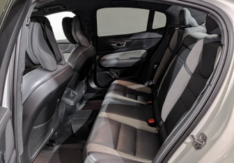 Подержанный автомобиль Volvo S60 2019 года (17 фото)