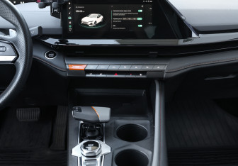 Подержанный автомобиль Changan UNI-V 2023 года (15 фото)