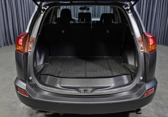 Подержанный автомобиль Toyota RAV4 2013 года (10 фото)