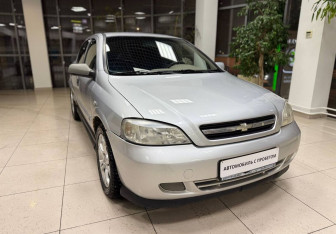 Подержанный автомобиль Chevrolet Viva 2005 года (3 фото)