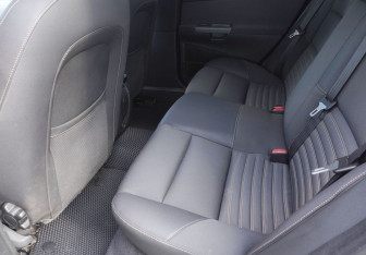Подержанный автомобиль Volvo S40 2011 года (9 фото)