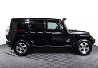 Подержанный автомобиль Jeep Wrangler 2016 года (4 фото)
