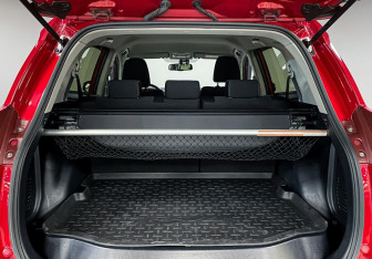 Подержанный автомобиль Toyota RAV4 2015 года (12 фото)