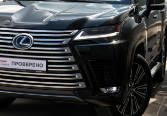 Подержанный автомобиль Lexus LX 2025 года (32 фото)