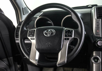 Подержанный автомобиль Toyota Land Cruiser Prado 2013 года (10 фото)