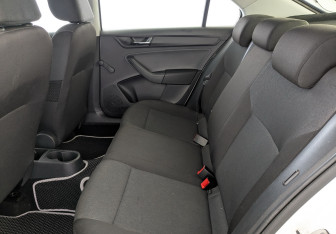 Подержанный автомобиль Skoda Rapid Liftback 2019 года (12 фото)