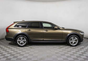 Подержанный автомобиль Volvo V90 Cross Country 2017 года (4 фото)