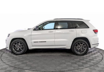 Подержанный автомобиль Jeep Grand Cherokee 2020 года (8 фото)