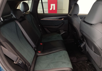 Подержанный автомобиль Geely Monjaro 2023 года (8 фото)