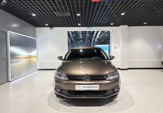 Подержанный автомобиль Volkswagen Jetta Sedan 2012 года (6 фото)