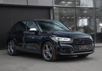 Подержанный автомобиль Audi SQ5 2020 года (3 фото)