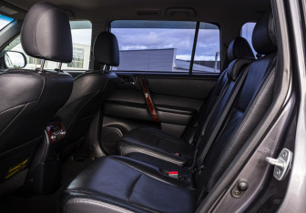 Подержанный автомобиль Toyota Highlander 2011 года (18 фото)