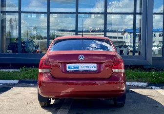 Подержанный автомобиль Volkswagen Polo Sedan 2012 года (6 фото)