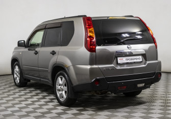 Подержанный автомобиль Nissan X-Trail 2007 года (7 фото)