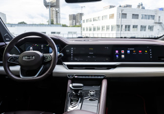 Подержанный автомобиль Geely Monjaro 2023 года (12 фото)