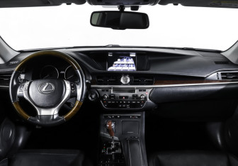 Подержанный автомобиль Lexus ES 2014 года (17 фото)