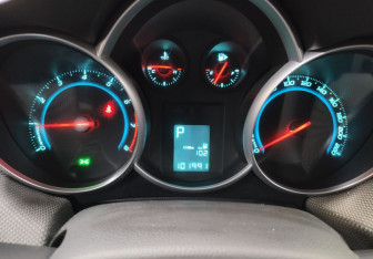 Подержанный автомобиль Chevrolet Cruze Hatchback 2014 года (16 фото)