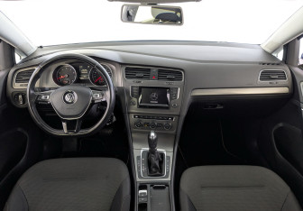 Подержанный автомобиль Volkswagen Golf Hatchback 2013 года (24 фото)