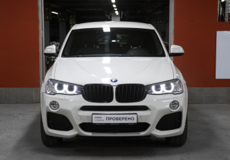 Подержанный автомобиль BMW X4 2017 года (2 фото)